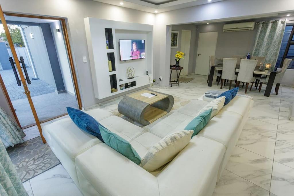 Cozier Glitz Villa Кейптаун Екстериор снимка