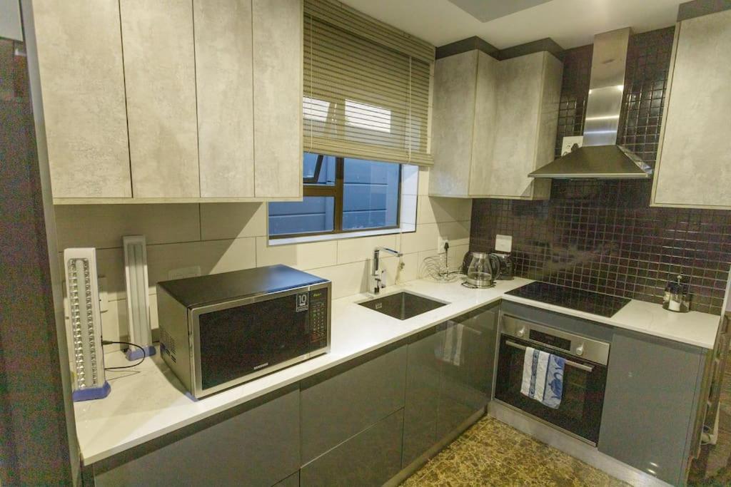 Cozier Glitz Villa Кейптаун Екстериор снимка